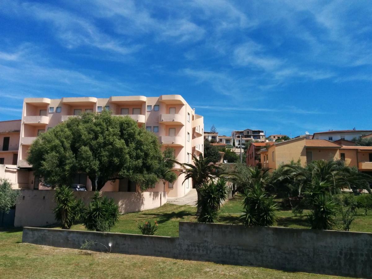 Hotel Panorama Badesi Luaran gambar