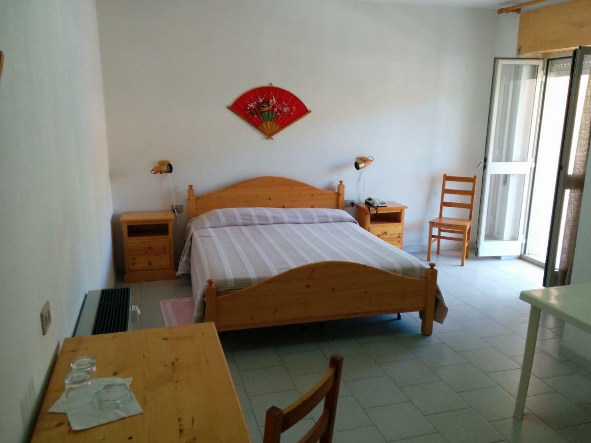 Hotel Panorama Badesi Luaran gambar